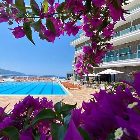 Toto Hotel & Apartments Radhimë Esterno foto