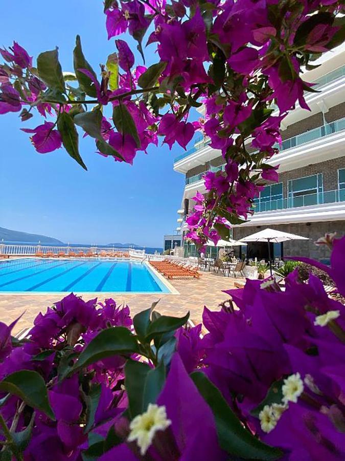 Toto Hotel & Apartments Radhimë Esterno foto