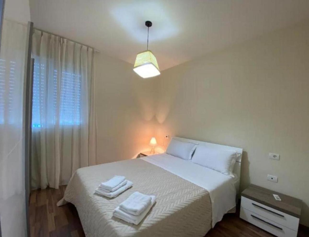 Toto Hotel & Apartments Radhimë Esterno foto